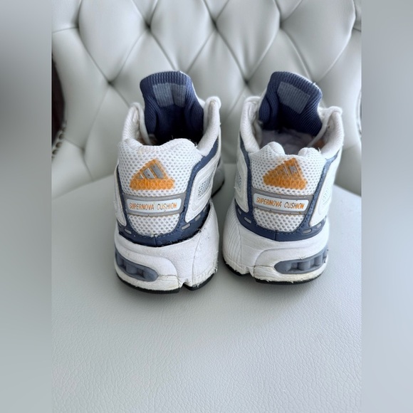 Adidas Ladies Supernova Cushion Running Shoes White/Navy Size 9 Model: 148953 - Picture 4 of 7